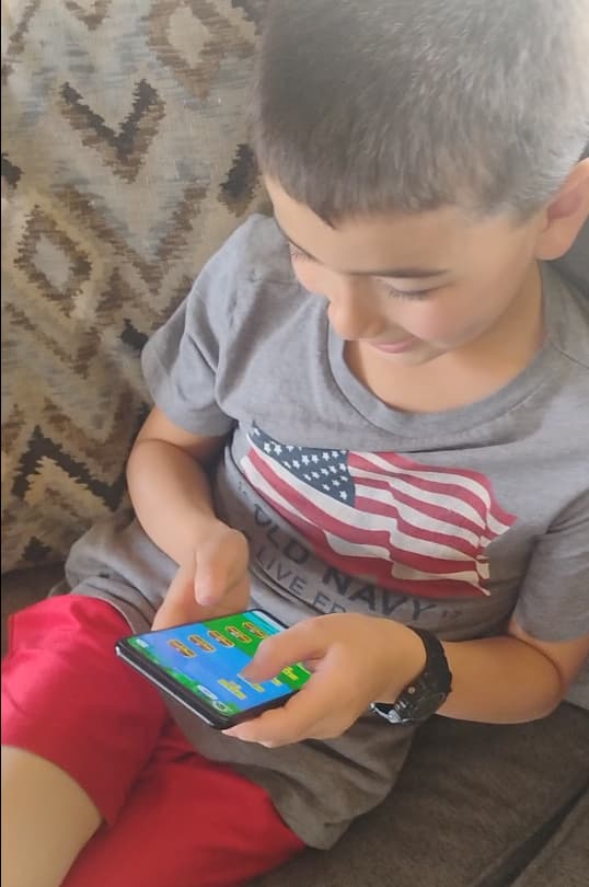An American homeschooler learning with the Mathmaji app